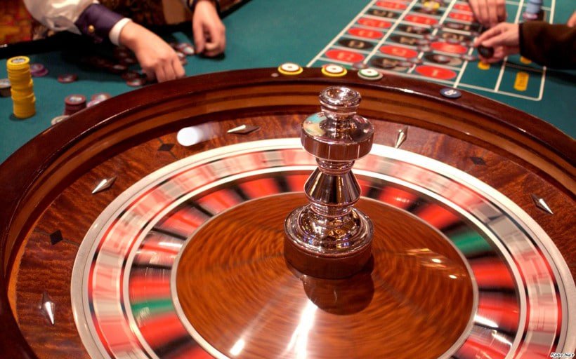 opatoto login Quickspin betting interface showing live chat, game history, and betting board